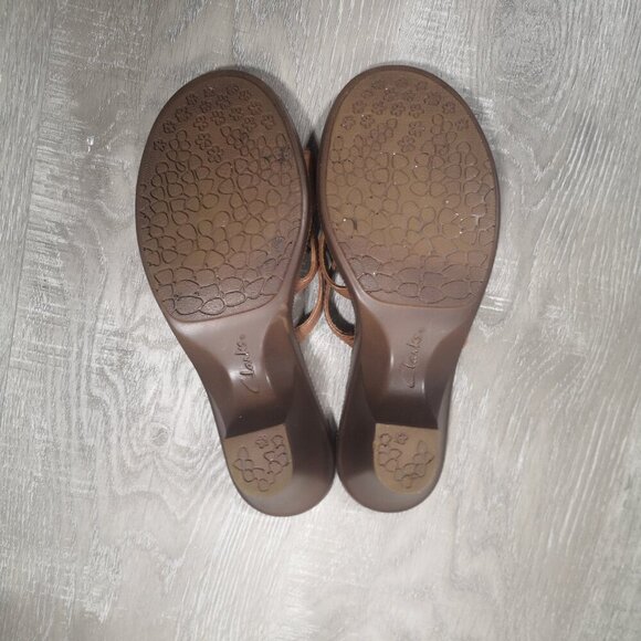 Clarks Ladies Size 7.5 Tan Leather Upper Heeled Slip On Sandals - Picture 6 of 9